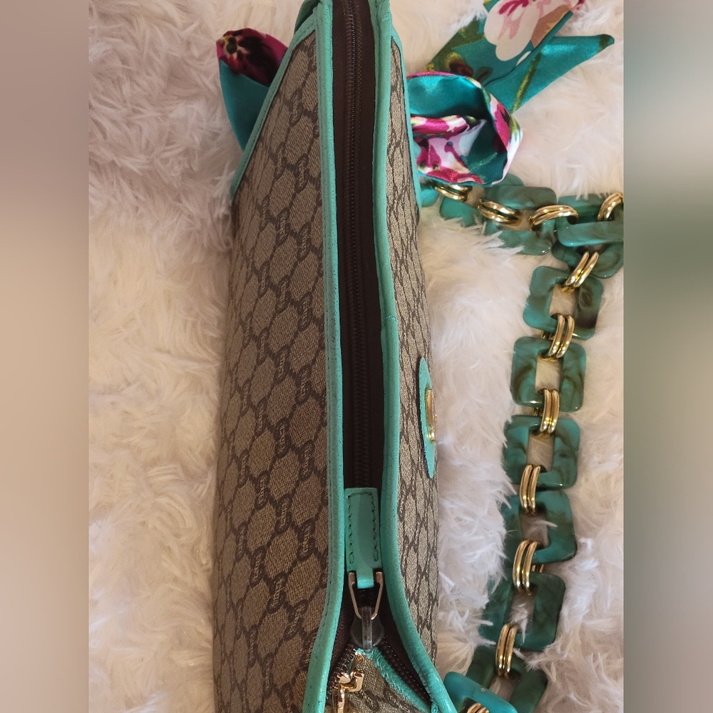 Gucci Beige and Teal Shoulder Bag - Picture 7 of 17